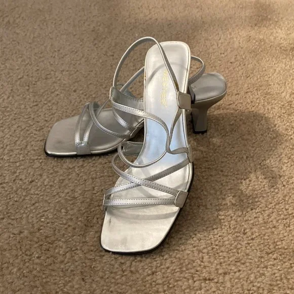 Ladies silver deals shoes size 7